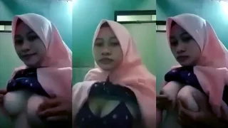 Bokep Indo Jilbab Pamer Toket Besar