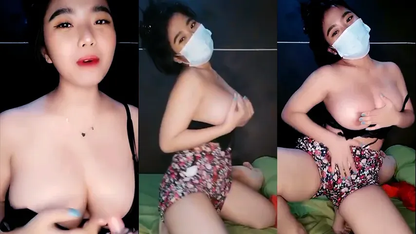 Bokep Indo Remaja Host Cantik Remas Toket Bulat Imut